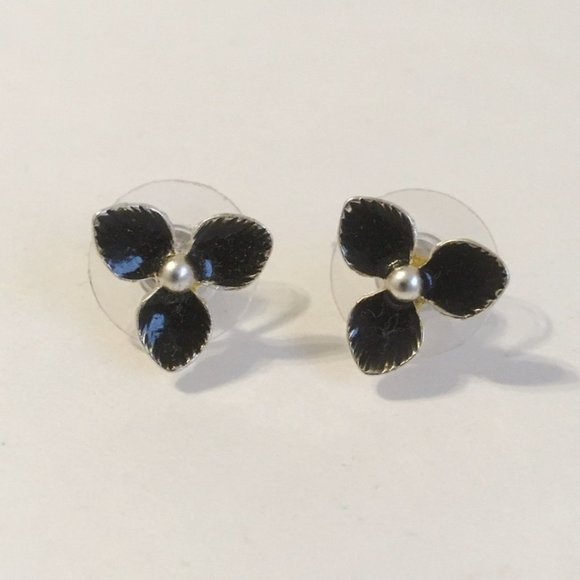 3 Petal Flower Earrings Black Enamel Faux Pearl Silver Tone Metal Post Pierced - Picture 1 of 5